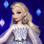 Frozen 2: Kraina Lodu 2 - Disney Style Series: Świąteczna lalka Elsa (F1114)