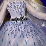 Frozen 2: Kraina Lodu 2 - Disney Style Series: Świąteczna lalka Elsa (F1114)