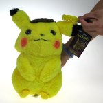 Pokemon Detektyw Pikachu - Maskotka Pikachu w czapce 28cm (17229)