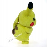 Pokemon - TOMY - Pikachu siedzący T19310 - 23cm
